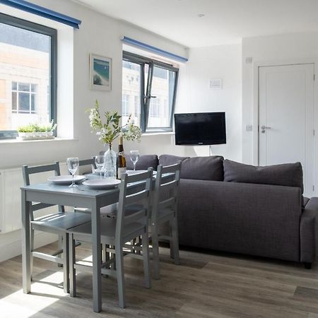 Modern One Bedroom Apartment In Town Centre & 4 Min To The Beach Bournemouth Kültér fotó