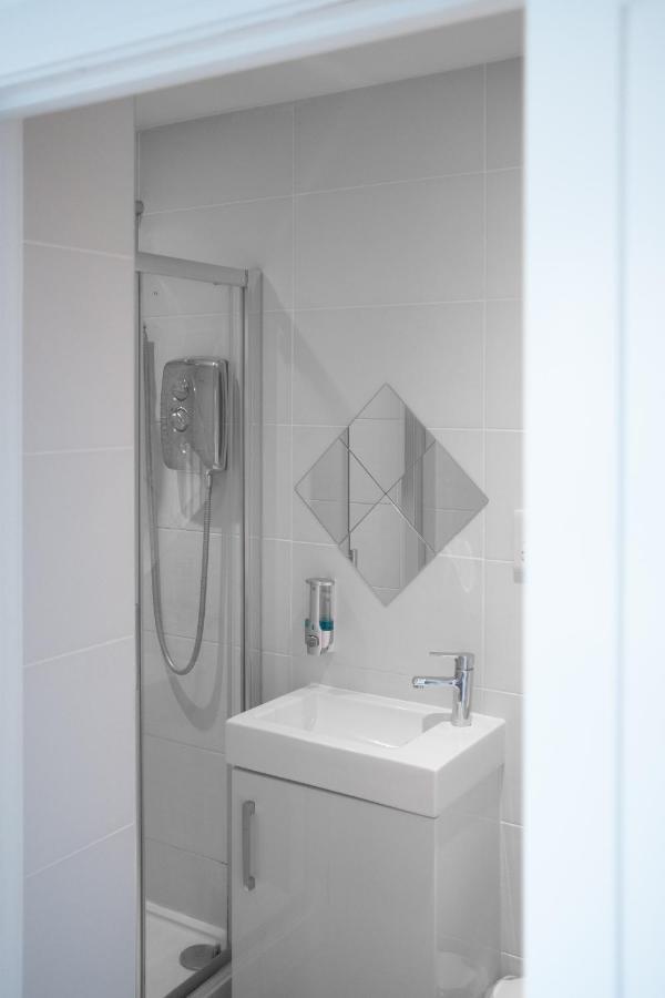 Modern One Bedroom Apartment In Town Centre & 4 Min To The Beach Bournemouth Kültér fotó